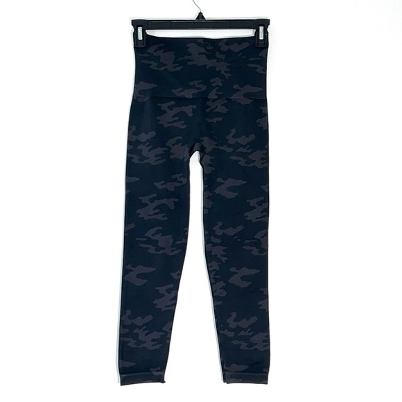 Spanx Women’s Black Camo Cropped Leggings - Picture 2 of 7